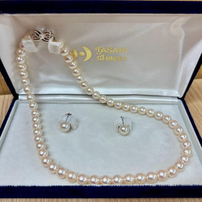 TASAKI pearl necklace and earring set with a 40 cm necklace and 2.1 g earrings displayed on white background