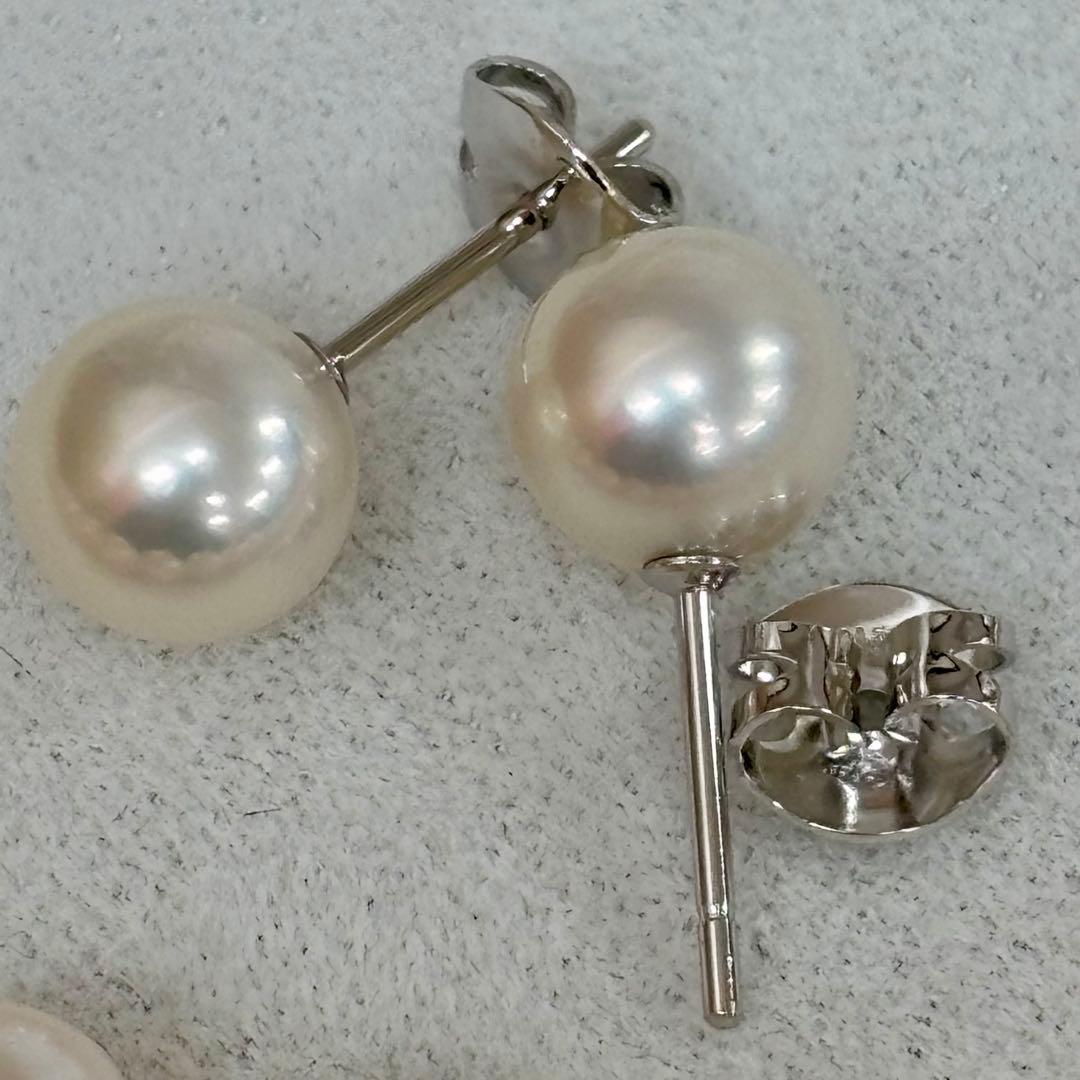 TASAKI pearl necklace and earring set with a 40 cm necklace and 2.1 g earrings displayed on white background
