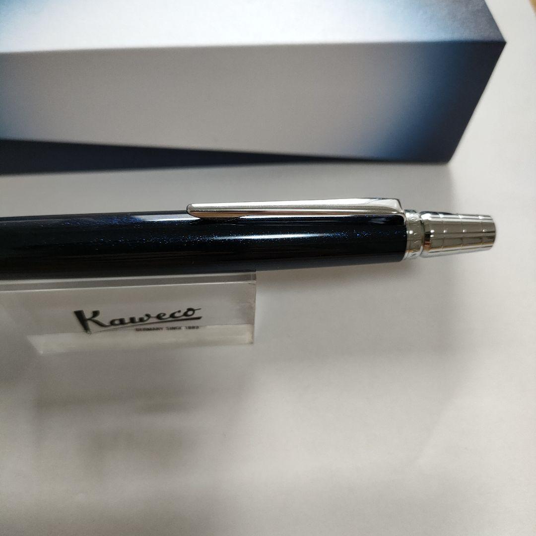 Pilot Raiz ballpoint pen with 0.7mm tip and rotary retracting mechanism in black color