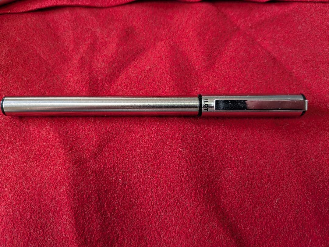 PILOT 3-piece silver writing set including ballpoint pen, fountain pen, and mechanical pencil