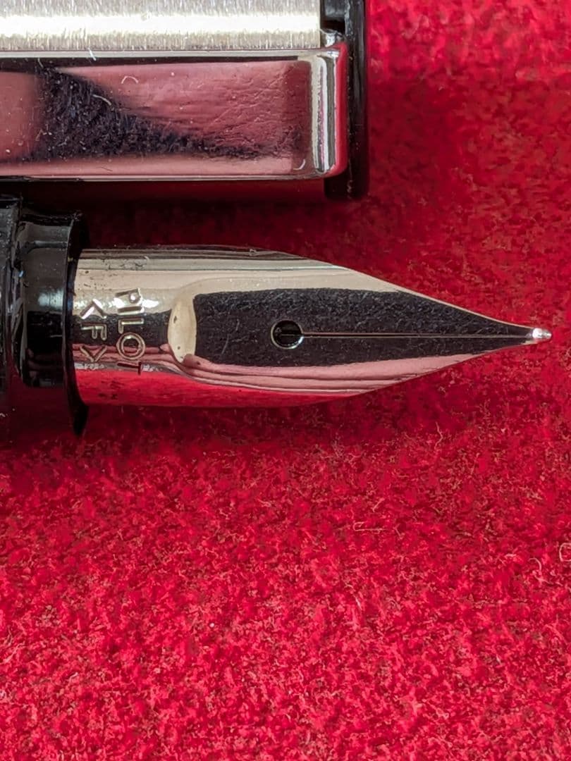 PILOT 3-piece silver writing set including ballpoint pen, fountain pen, and mechanical pencil