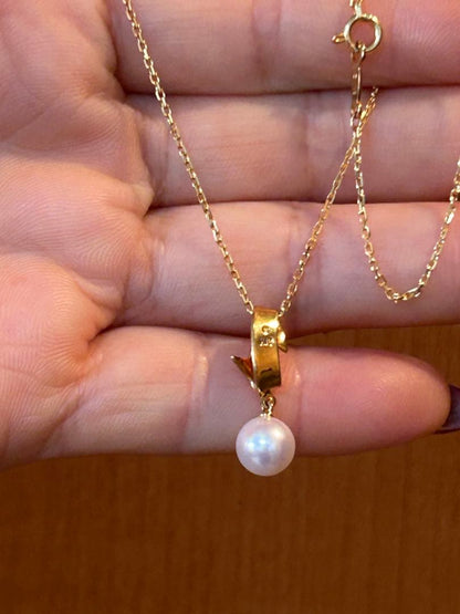 Mikimoto K18 gold pendant necklace with a single pearl on a 38 cm simple chain