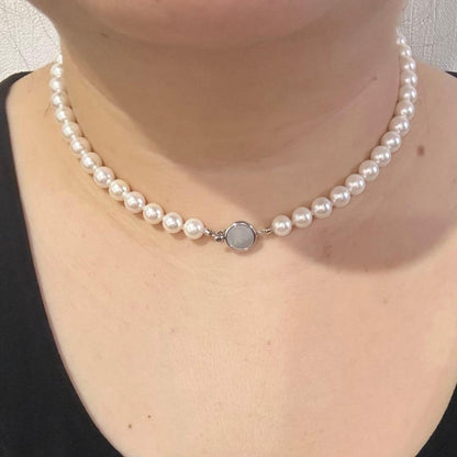 Elegant Akoya pearl necklace with 7.5-8.0 mm pearls on a 42 cm strand