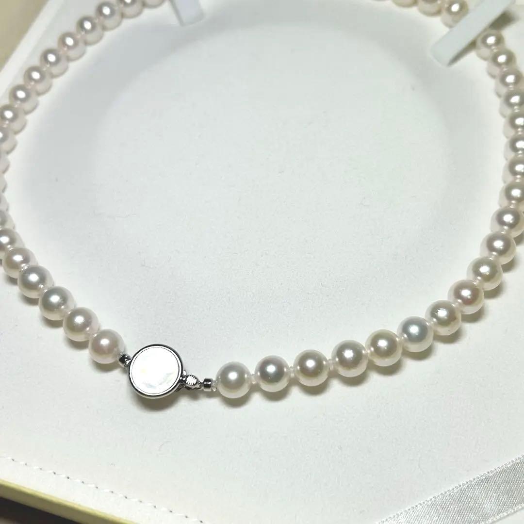 Elegant Akoya pearl necklace with 7.5-8.0 mm pearls on a 42 cm strand