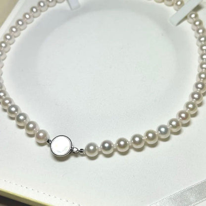 Elegant Akoya pearl necklace with 7.5-8.0 mm pearls on a 42 cm strand