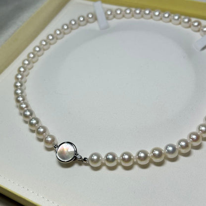 Elegant Akoya pearl necklace with 7.5-8.0 mm pearls on a 42 cm strand