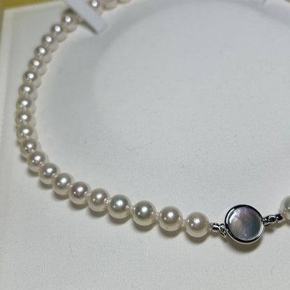 Elegant Akoya pearl necklace with 7.5-8.0 mm pearls on a 42 cm strand
