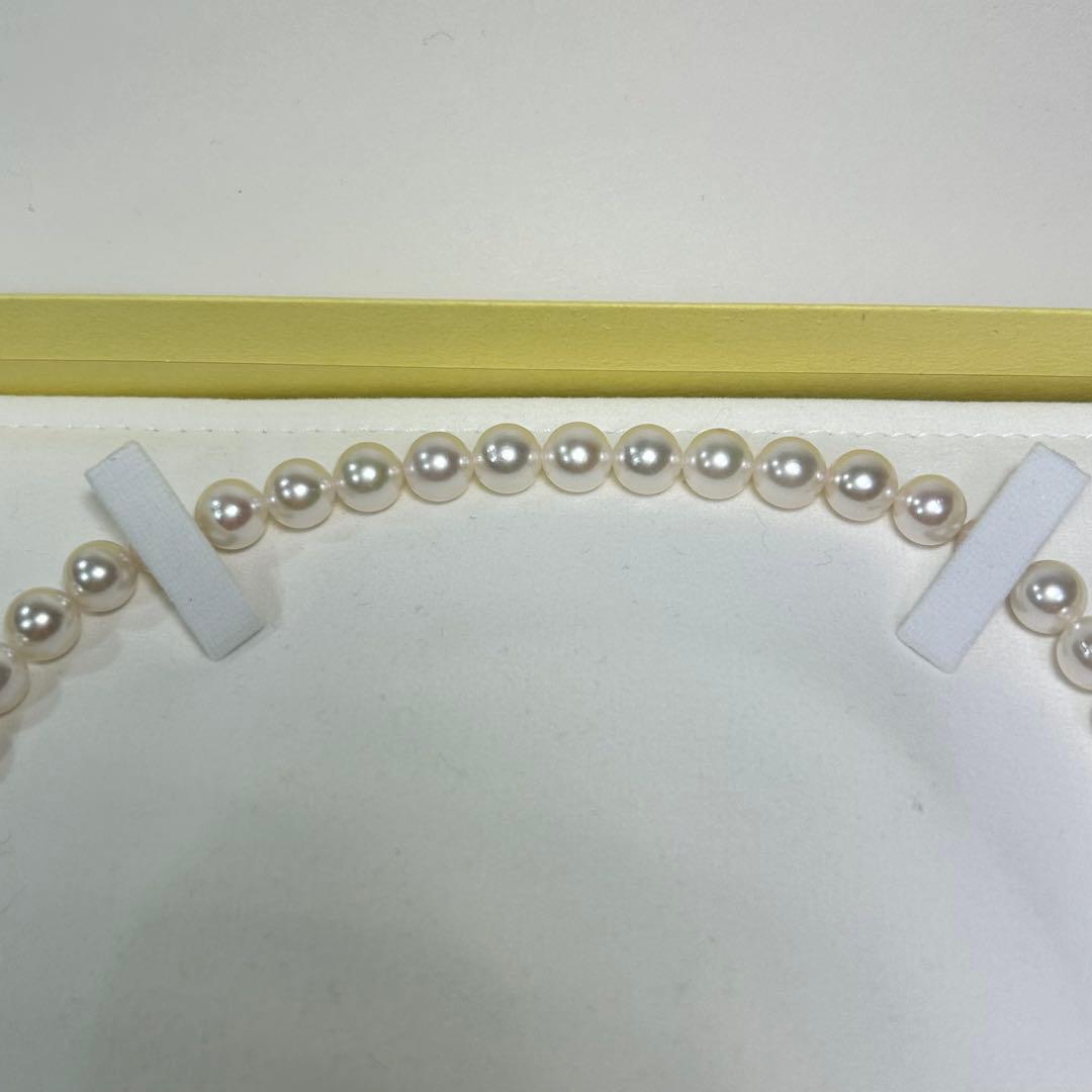 Elegant Akoya pearl necklace with 7.5-8.0 mm pearls on a 42 cm strand