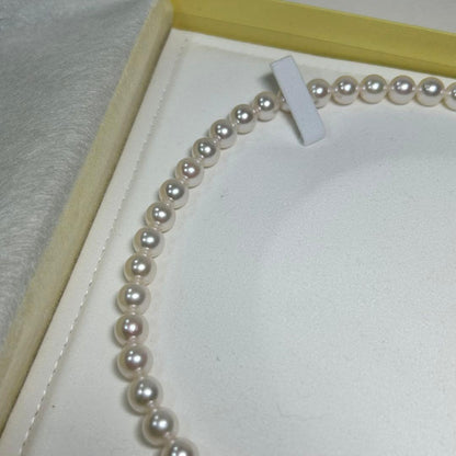 Elegant Akoya pearl necklace with 7.5-8.0 mm pearls on a 42 cm strand