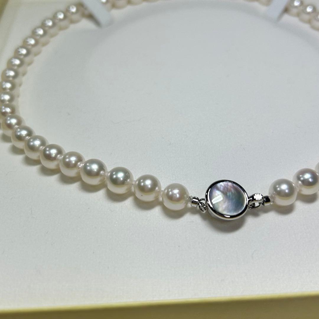 Elegant Akoya pearl necklace with 7.5-8.0 mm pearls on a 42 cm strand
