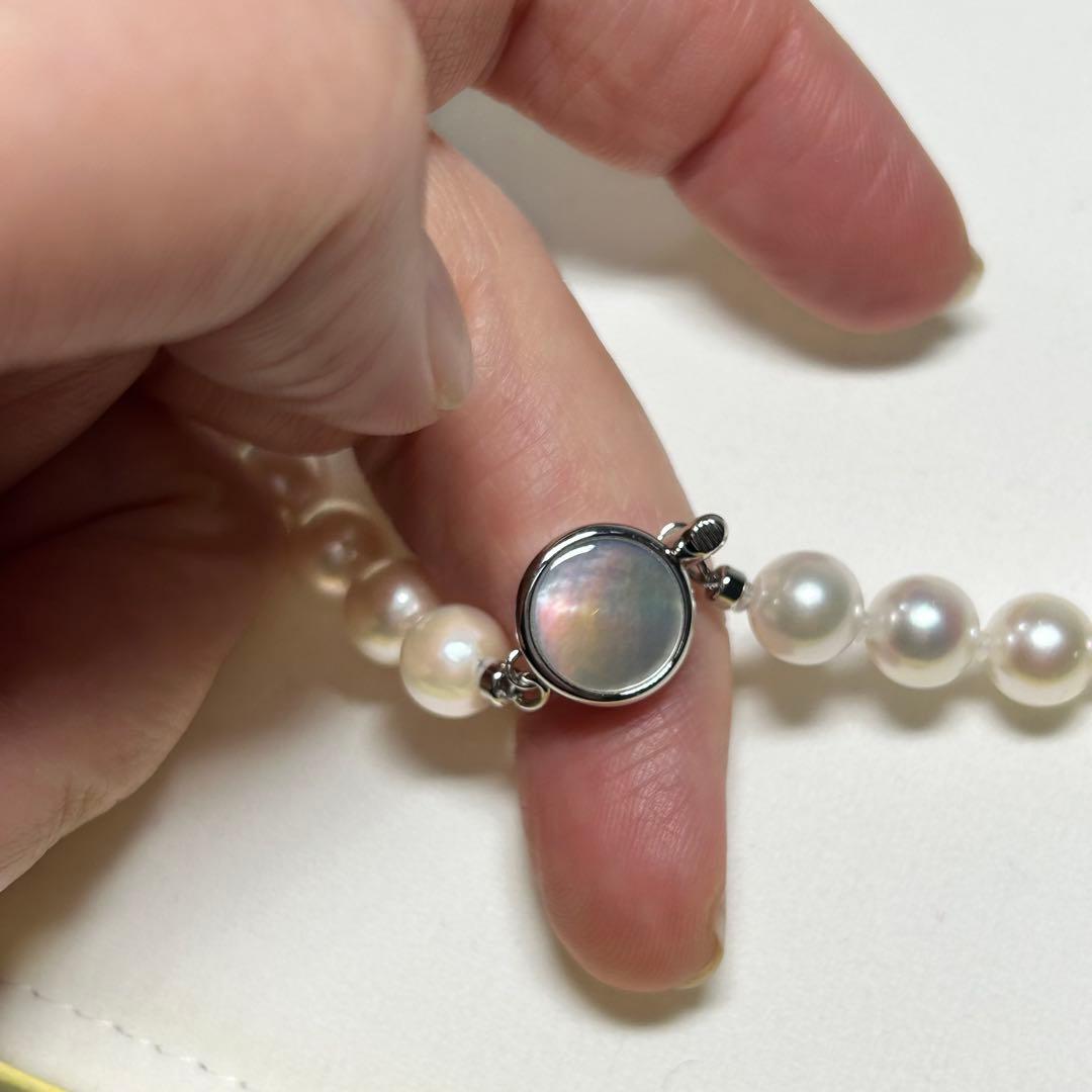 Elegant Akoya pearl necklace with 7.5-8.0 mm pearls on a 42 cm strand