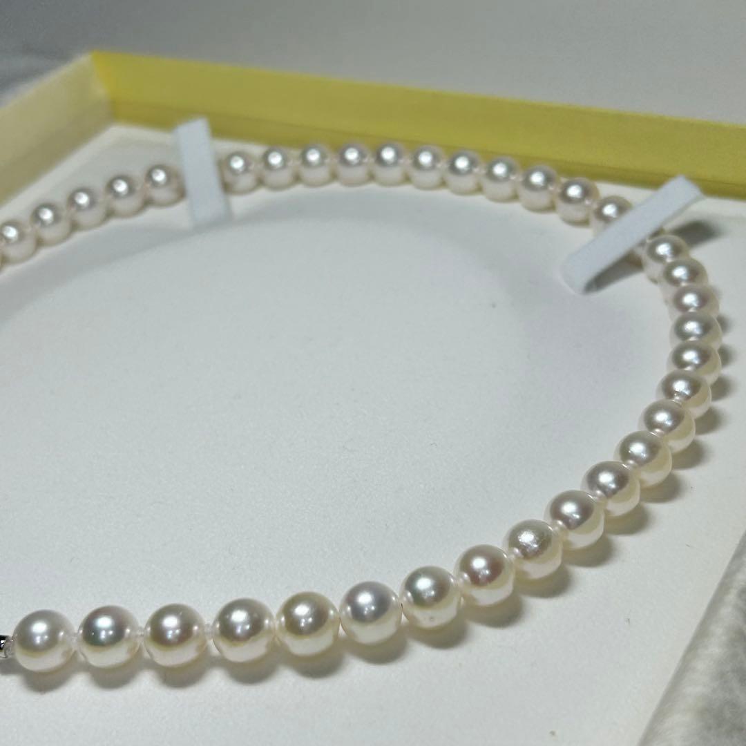 Elegant Akoya pearl necklace with 7.5-8.0 mm pearls on a 42 cm strand