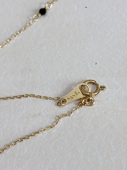 agete K10 Y-shaped necklace with a 70 cm long gold chain displayed on white background