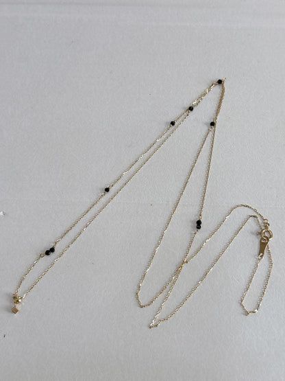 agete K10 Y-shaped necklace with a 70 cm long gold chain displayed on white background