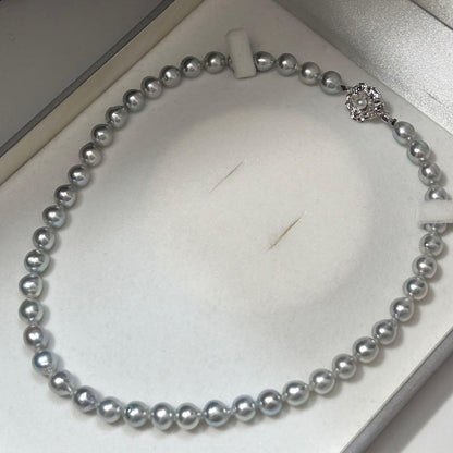 Snubbull Blue Akoya Pearl Necklace with 8.5 mm pearls, 43 cm long, weighing 37 grams, sterling silver clasp