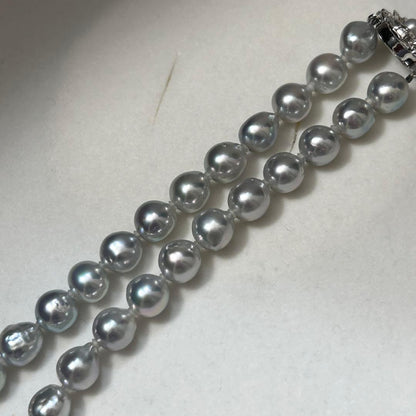 Snubbull Blue Akoya Pearl Necklace with 8.5 mm pearls, 43 cm long, weighing 37 grams, sterling silver clasp