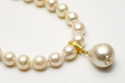 Nanyang White Peacock Akoya pearl pendant necklace featuring 13mm and 8.0-8.5mm baroque pearls with silver fittings