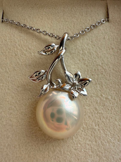 Tasaki Mabe Pearl pendant necklace with 13mm pearl and 42cm chain on white background