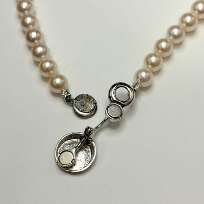 Jewelry Maki Teri Akoya pearl necklace with 7.2mm pearls, 50cm long, featuring silver clasp