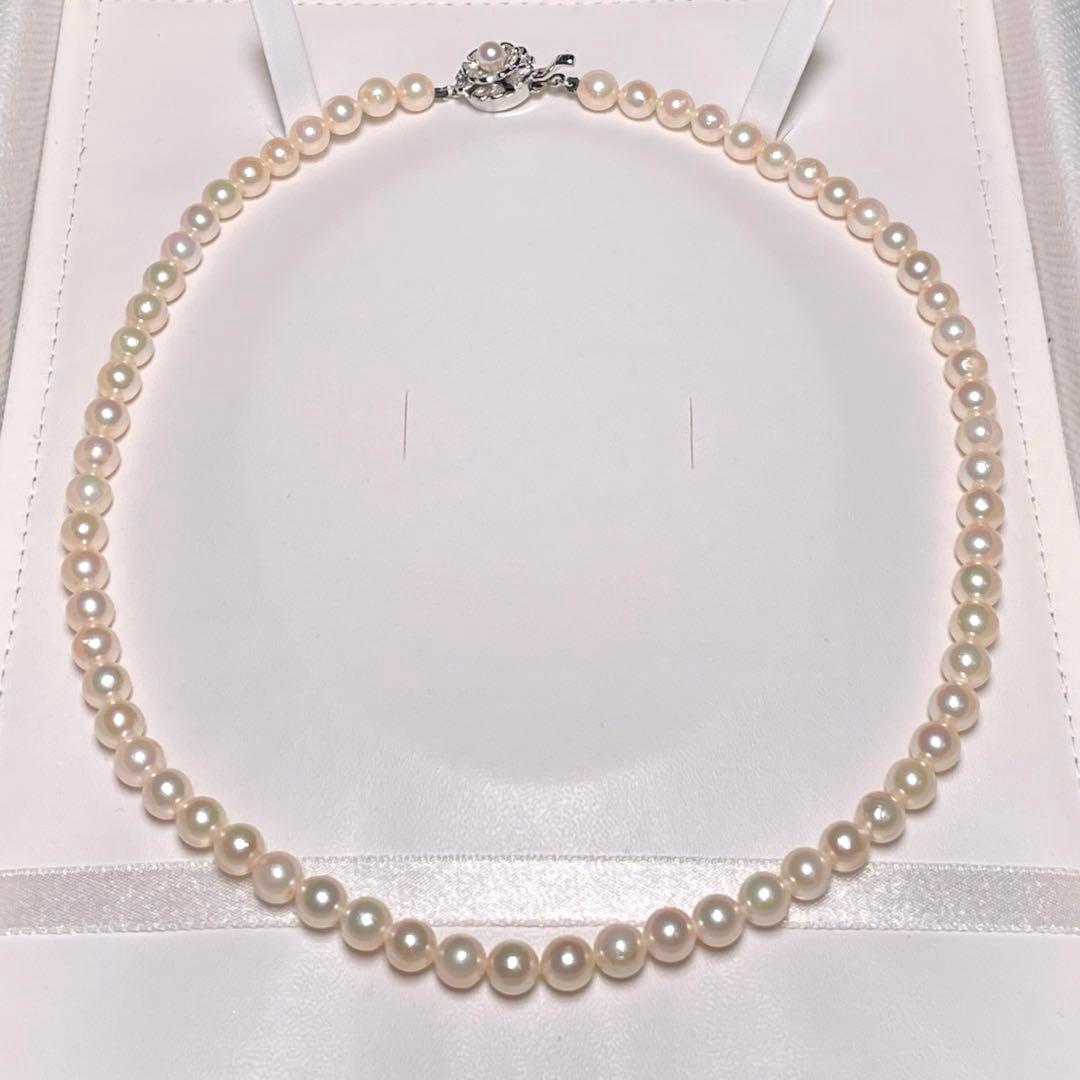 Akoya pearl necklace with 6.0-6.4mm round white pearls on a 42.2 cm silver chain