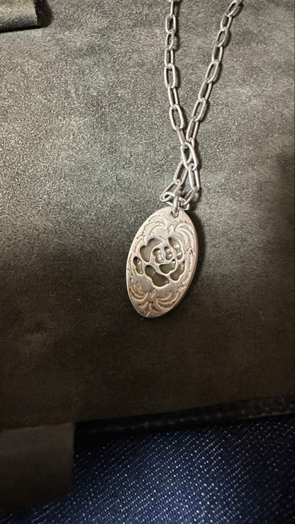 Agete 925 sterling silver shell necklace approximately 50cm long on a white background