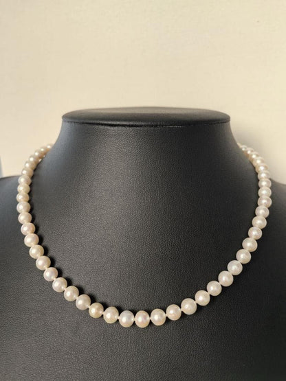 Akoya pearl necklace featuring 6-6.5mm pearls and flower pattern on 43cm 925 silver chain