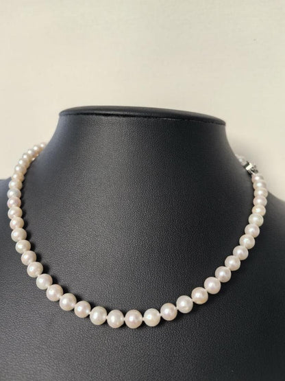 Akoya pearl necklace featuring 6-6.5mm pearls and flower pattern on 43cm 925 silver chain