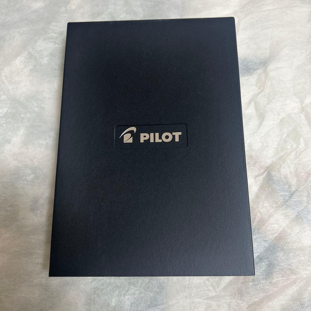 PILOT TIMELINE ballpoint pen with matte black body and blue marble grip alongside dedicated and pen cases