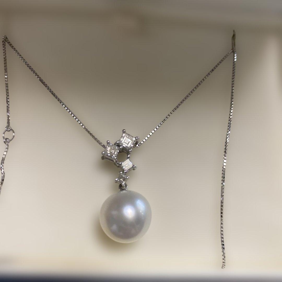 Tasaki platinum necklace with 10mm large pearl and 4 square cut diamonds on 40 cm chain