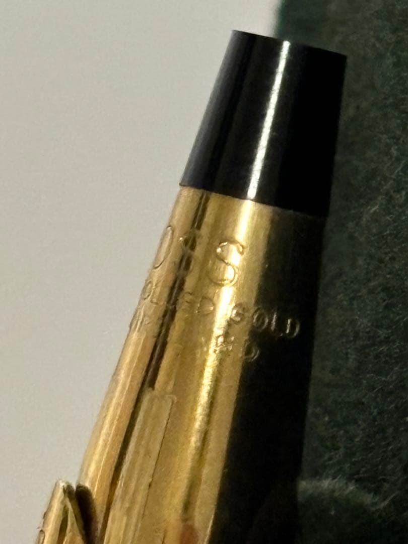 Gold CROSS ballpoint pen model クロ with sleek design and smooth finish