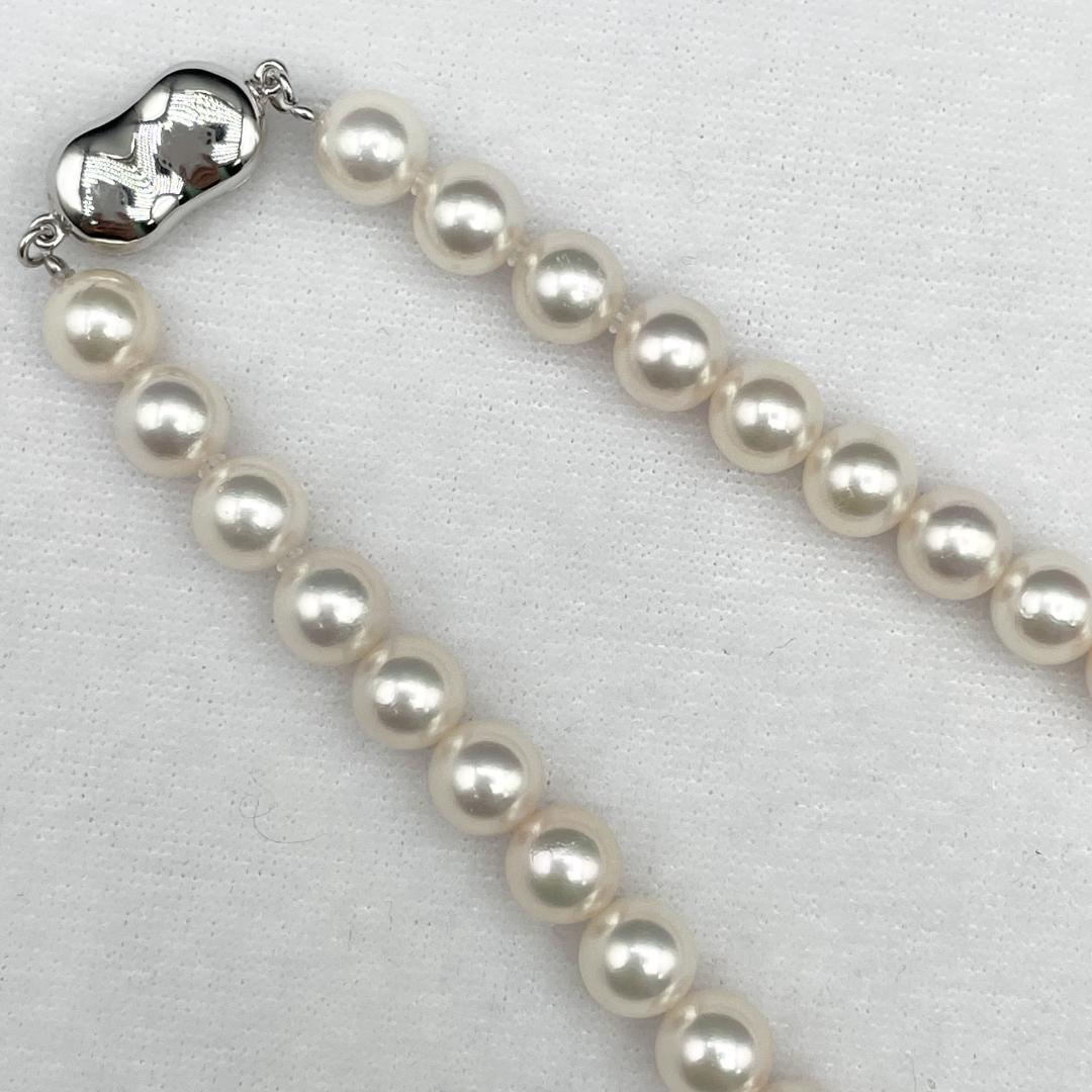 Akoya pearl flower necklace with 7-7.5mm white pearls and silver clasp GGC certified