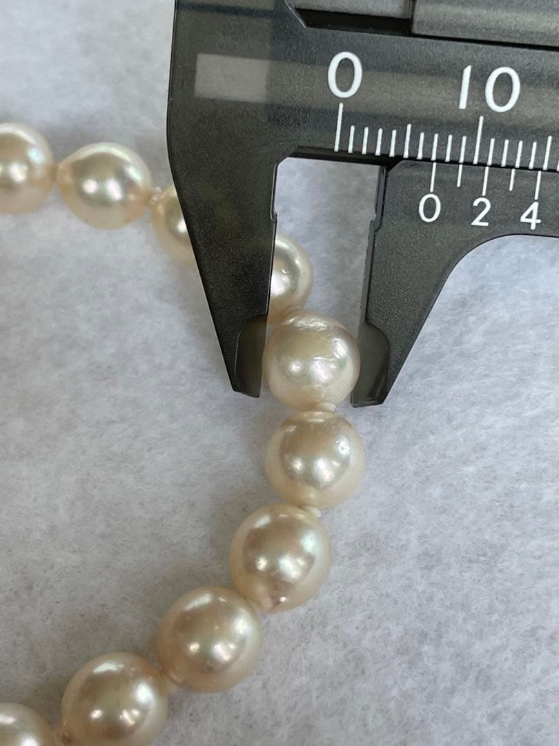 Akoya pearl necklace and matching earrings with 7mm pearls on a 44cm k14 white gold chain with silver clasp