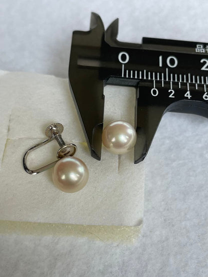 Akoya pearl necklace and matching earrings with 7mm pearls on a 44cm k14 white gold chain with silver clasp