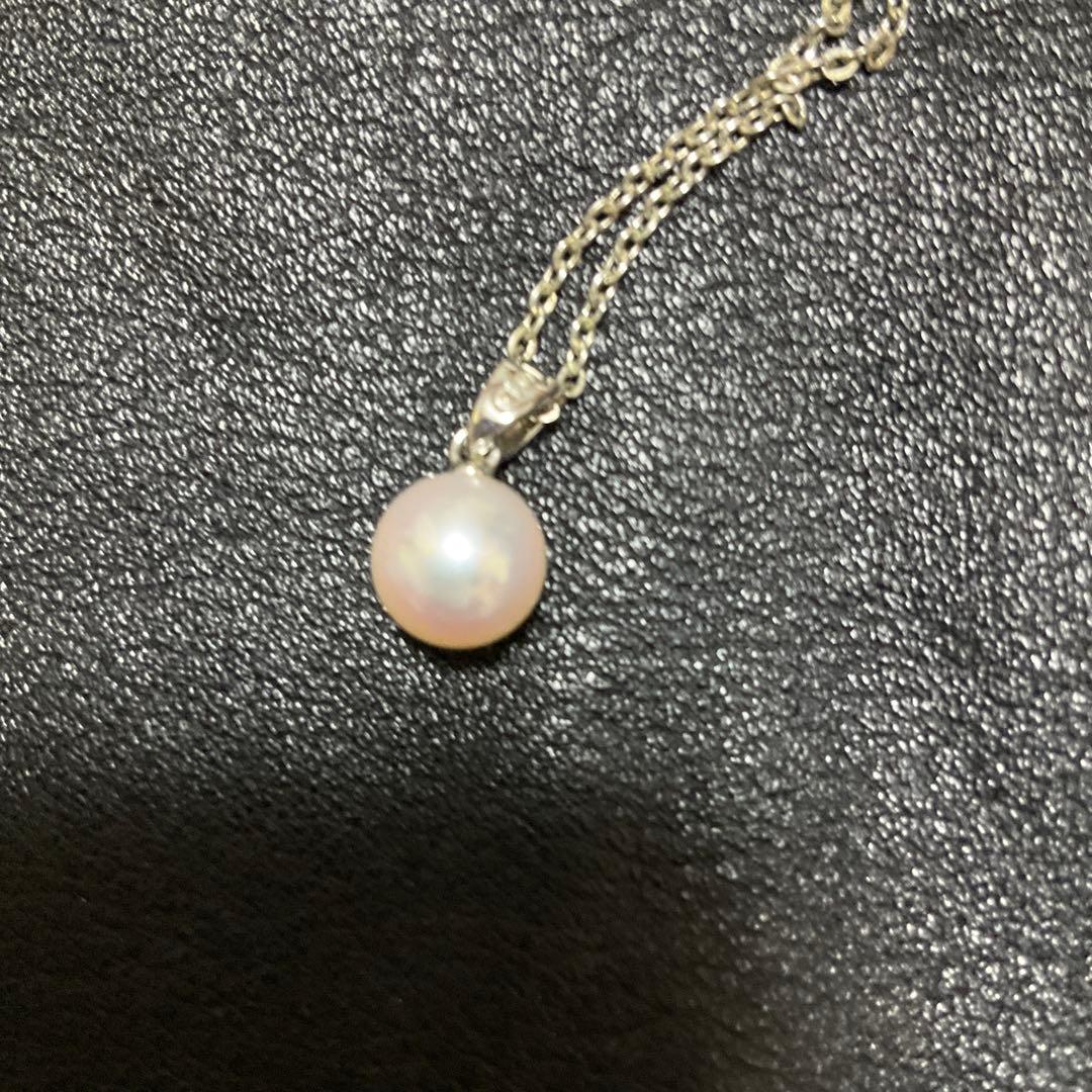 Mikimoto Akoya pearl necklace with silver pendant displayed with dedicated case