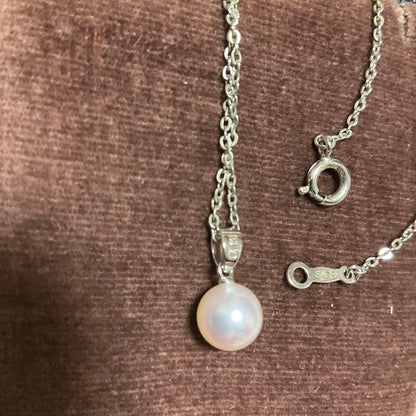 Mikimoto Akoya pearl necklace with silver pendant displayed with dedicated case