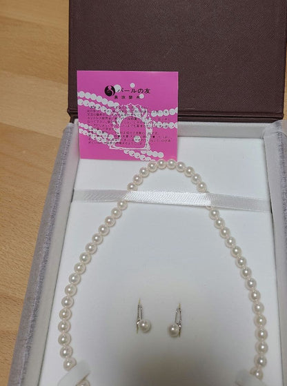 Akoya pearl necklace and matching earrings featuring 7 to 7.5 mm white pearls on a 44 cm necklace