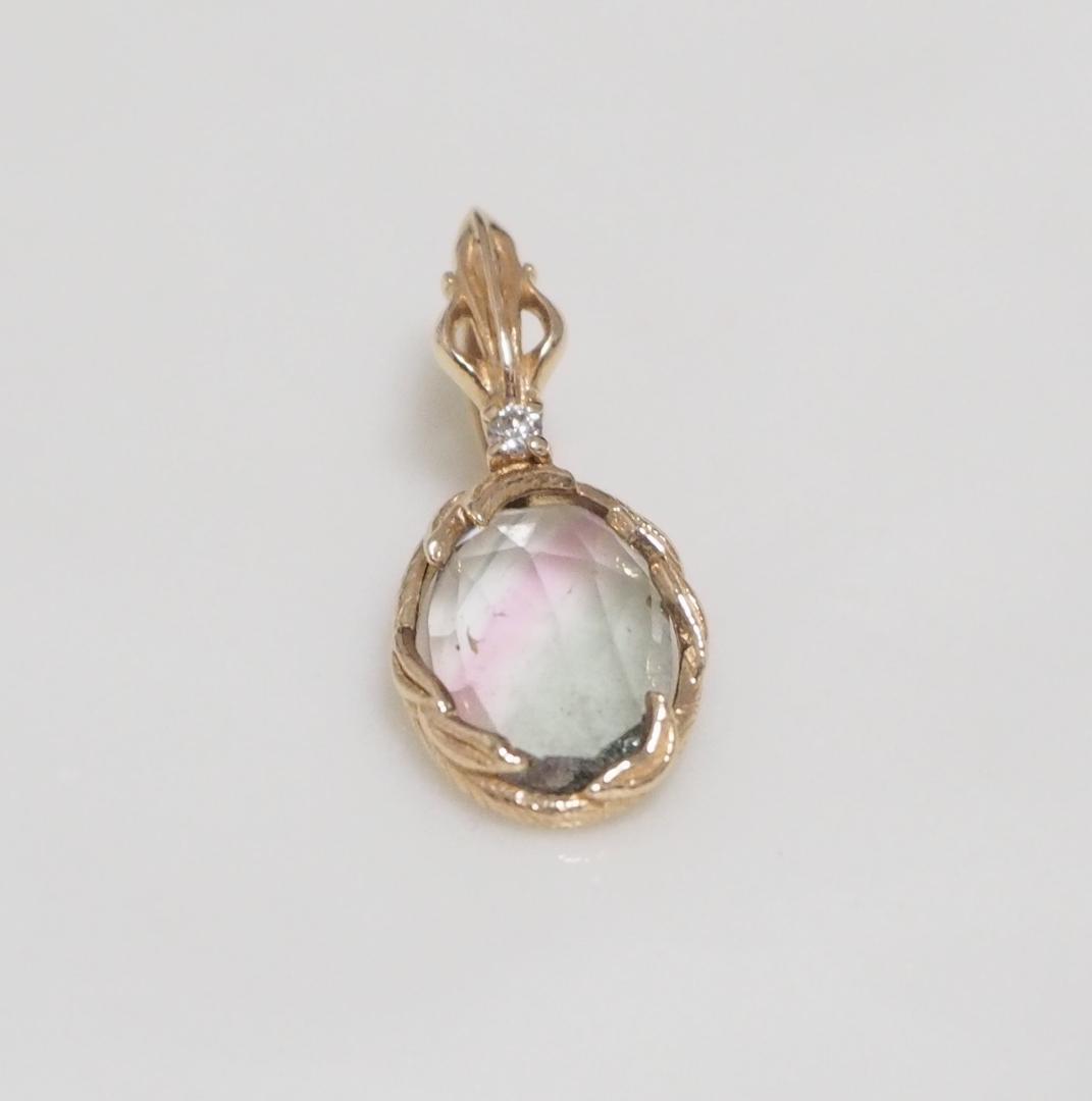 Chain Agete charm featuring topaz and diamond stones set in K10 gold with tourmaline, size 0.8 cm x 0.6 cm
