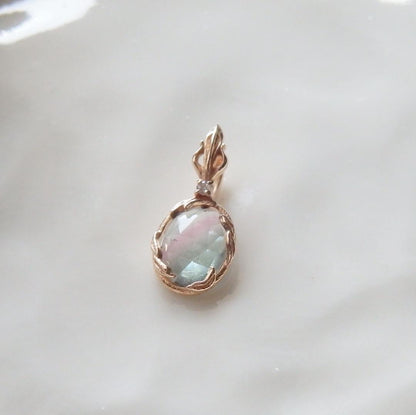 Chain Agete charm featuring topaz and diamond stones set in K10 gold with tourmaline, size 0.8 cm x 0.6 cm