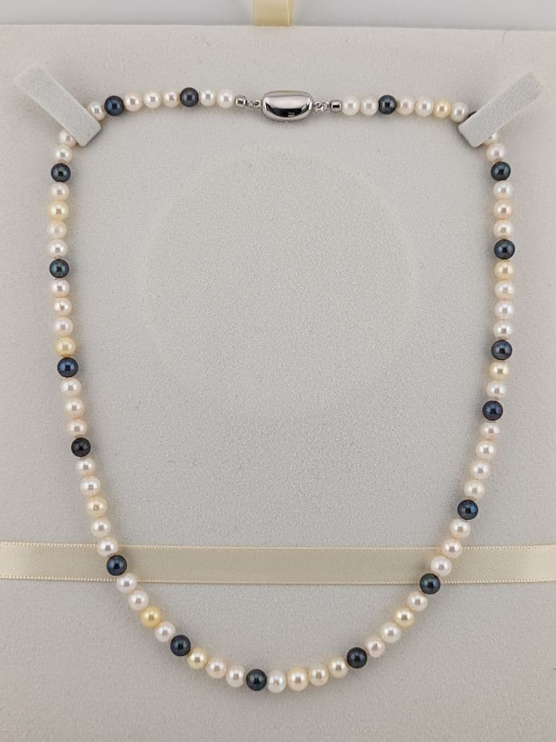 AM117 Akoya Baby Pearl Necklace with yellow, black, and white pearls and silver SV925 clasp, 45cm long