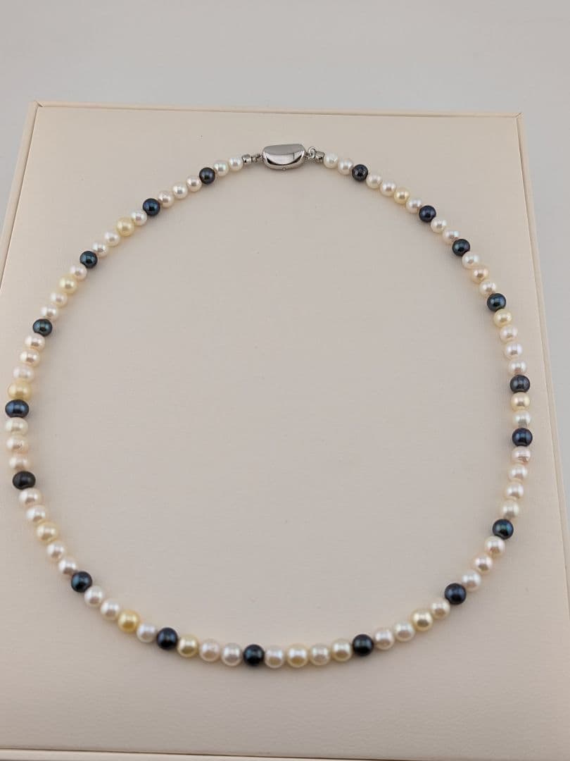 AM117 Akoya Baby Pearl Necklace with yellow, black, and white pearls and silver SV925 clasp, 45cm long