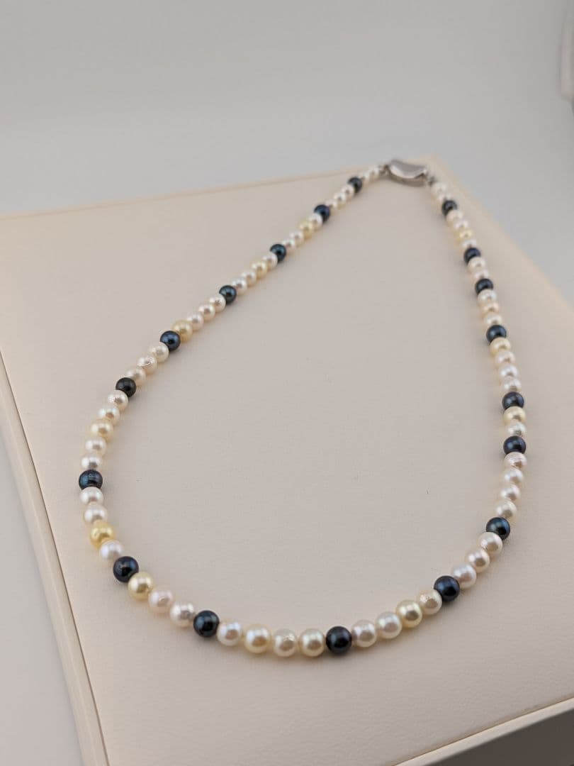 AM117 Akoya Baby Pearl Necklace with yellow, black, and white pearls and silver SV925 clasp, 45cm long