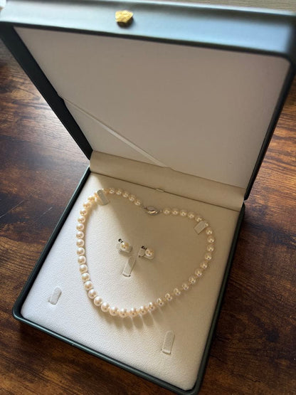 Akoya pearl necklace and matching earrings set with 42.5cm length and lustrous round pearls