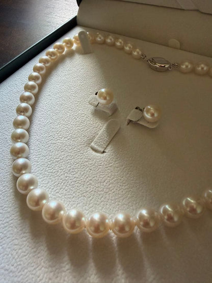 Akoya pearl necklace and matching earrings set with 42.5cm length and lustrous round pearls