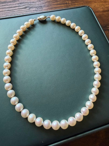 Akoya pearl necklace and matching earrings set with 42.5cm length and lustrous round pearls