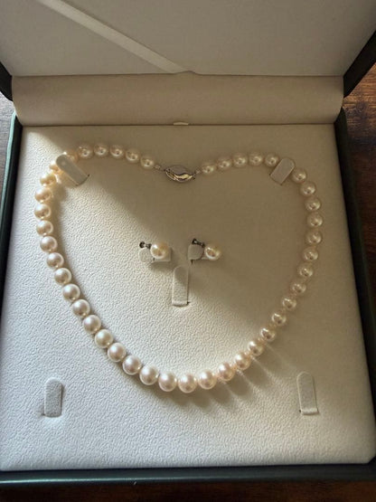 Akoya pearl necklace and matching earrings set with 42.5cm length and lustrous round pearls