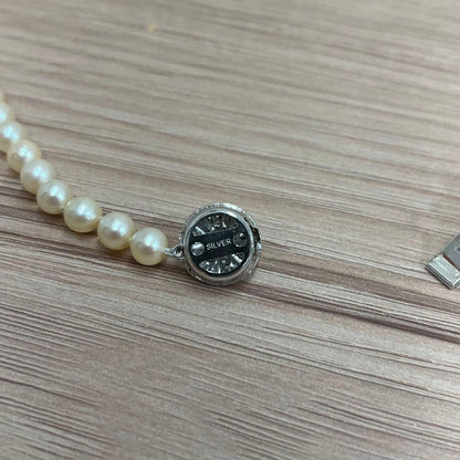 Akwaya pearl necklace with 39 cm length and pearls sized between 5.8 mm and 6.3 mm