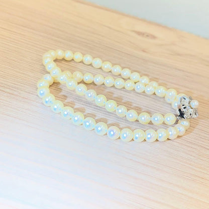 Akwaya pearl necklace with 39 cm length and pearls sized between 5.8 mm and 6.3 mm