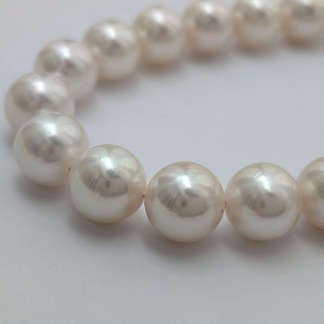 Akoya pearl necklace with 8.5-9mm round pearls and silver fittings, 43cm length