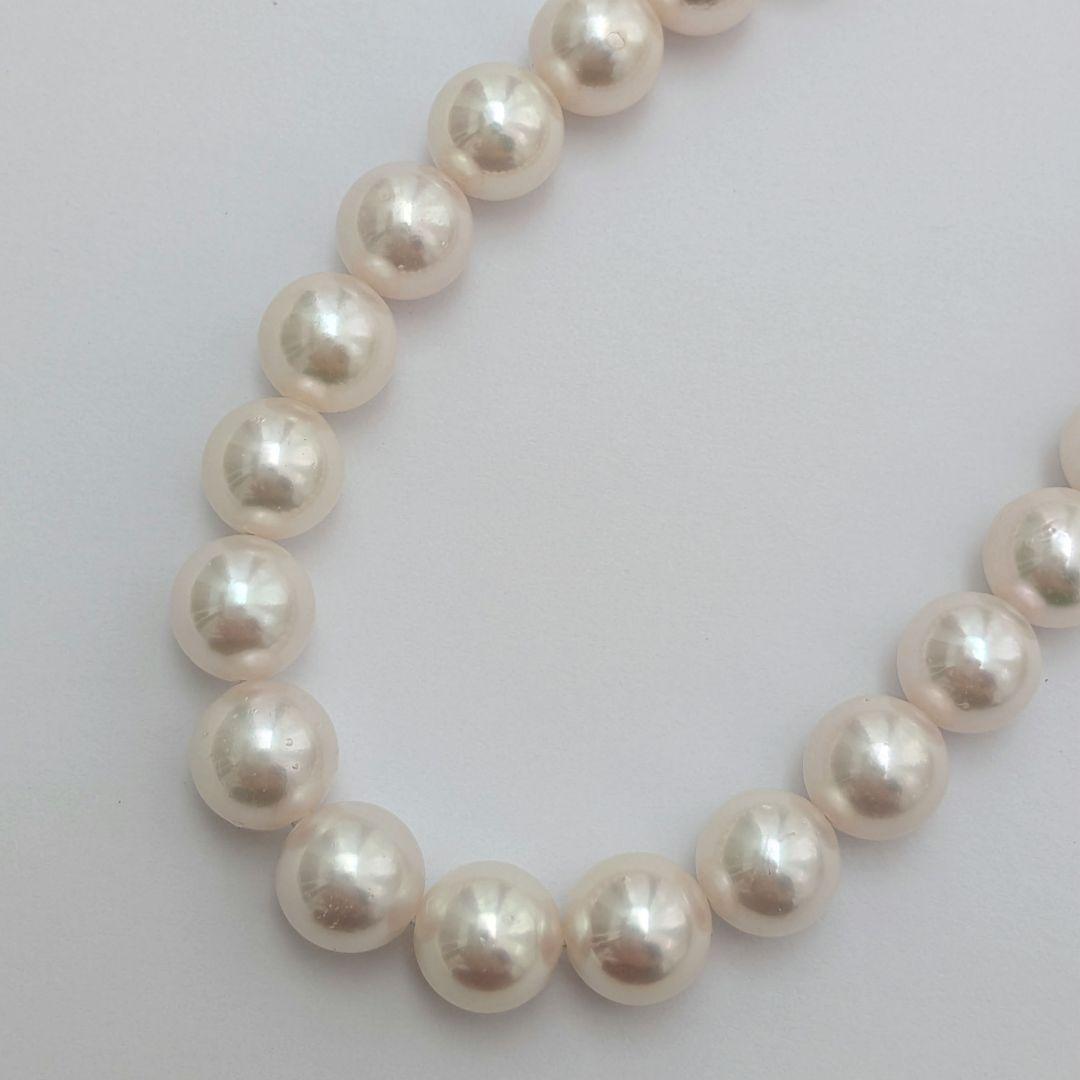 Akoya pearl necklace with 8.5-9mm round pearls and silver fittings, 43cm length