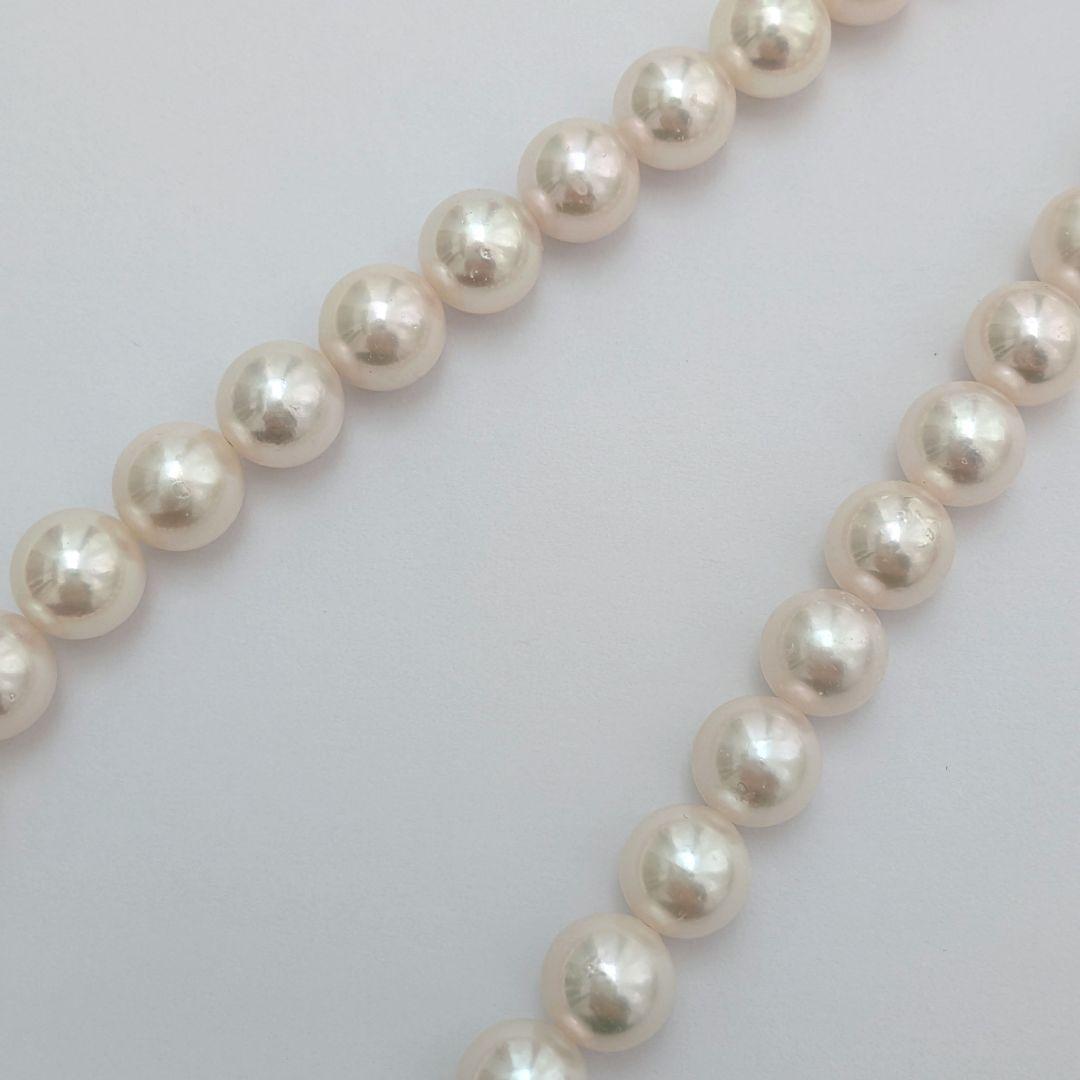 Akoya pearl necklace with 8.5-9mm round pearls and silver fittings, 43cm length